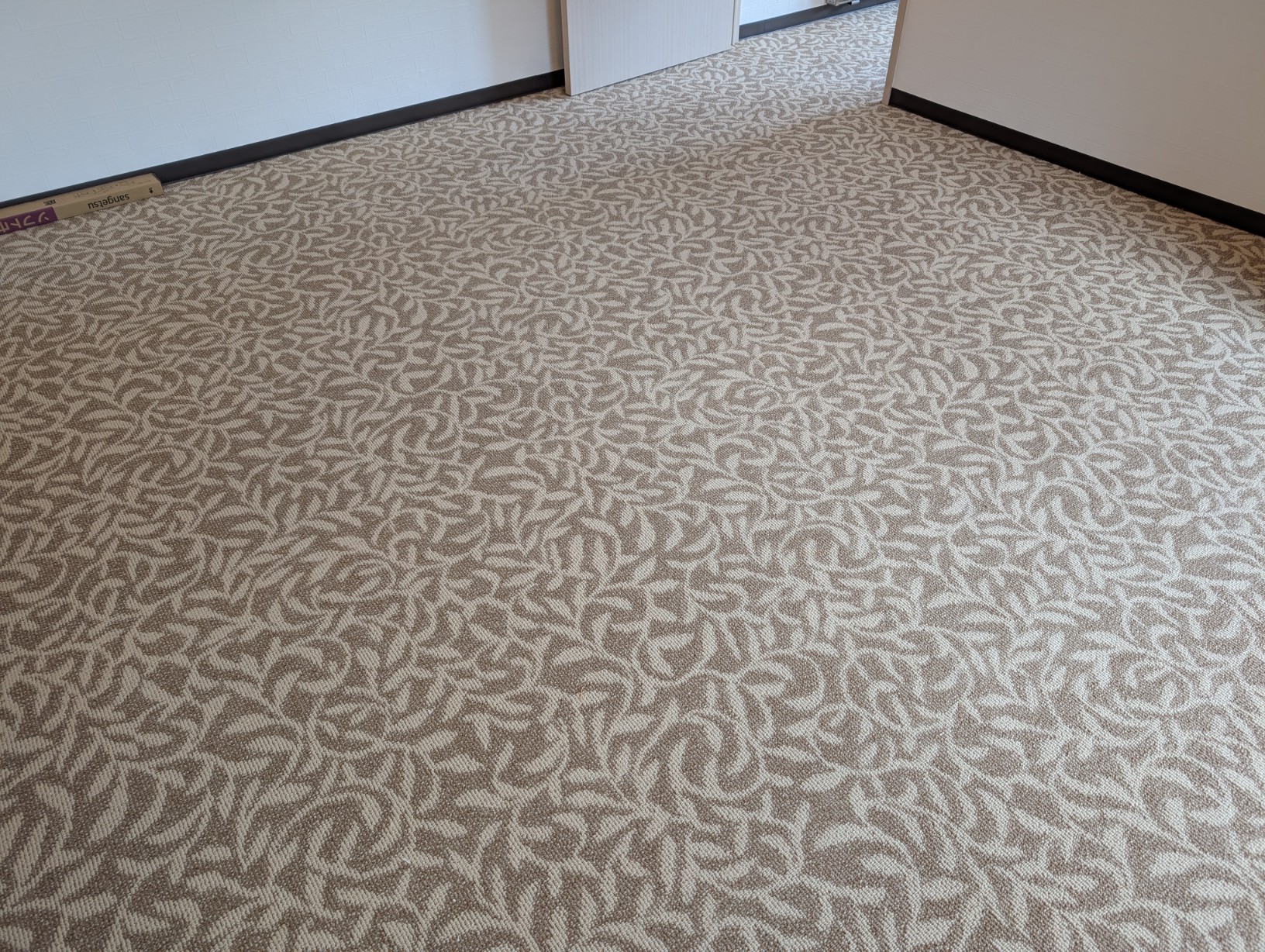 ロフトの洋室のカーペット施工完了