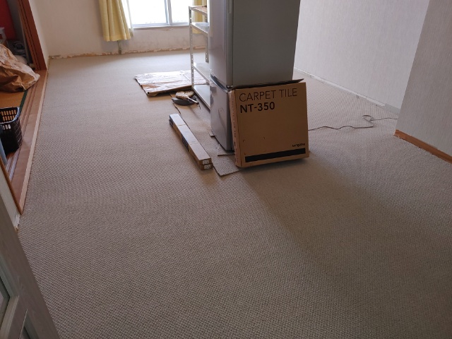 カーペット施工（リビング）完了 (2)