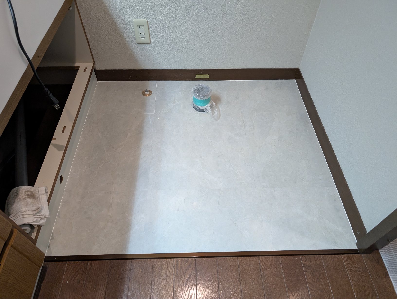 フロアタイル作業完了