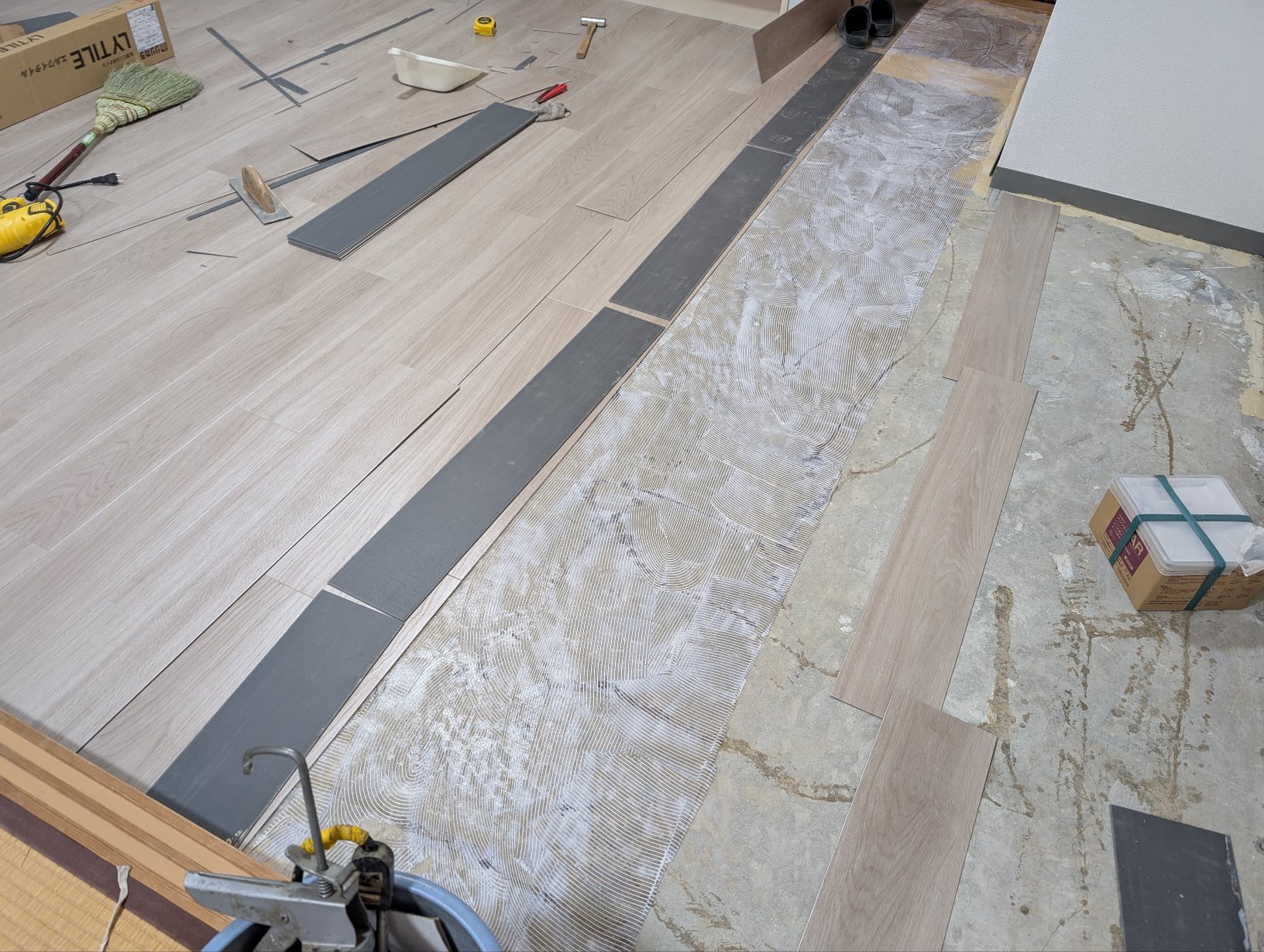 ウッドフロア施工作業